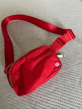 lululemon everywhere Belt Bag with Adjustable Strap